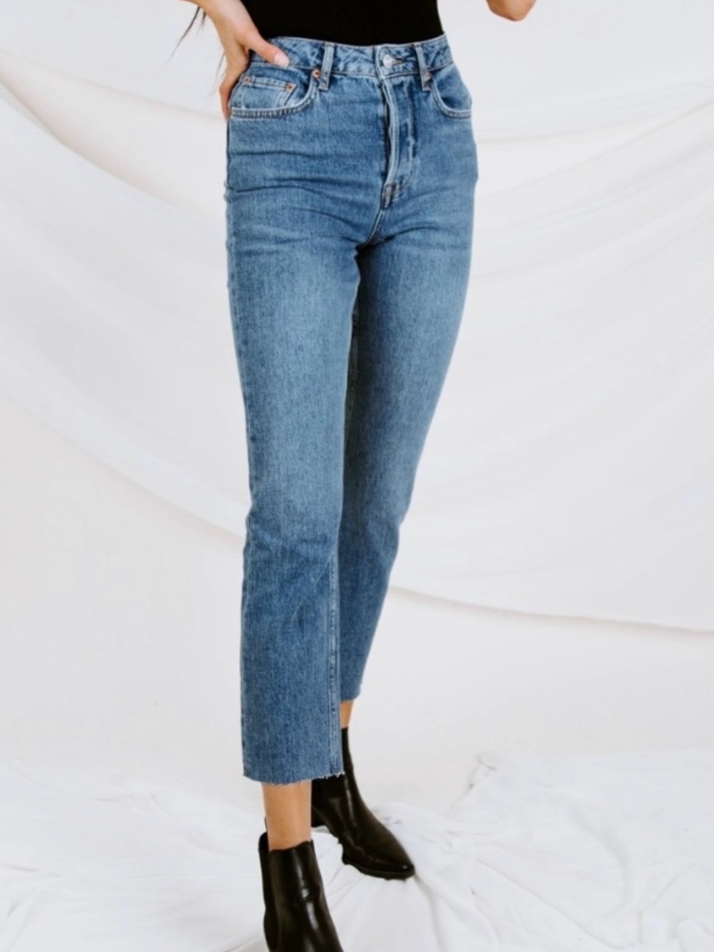 BDG Urban Outfitters Dillon High-Waisted Raw Hem Straight Leg Jeans W25